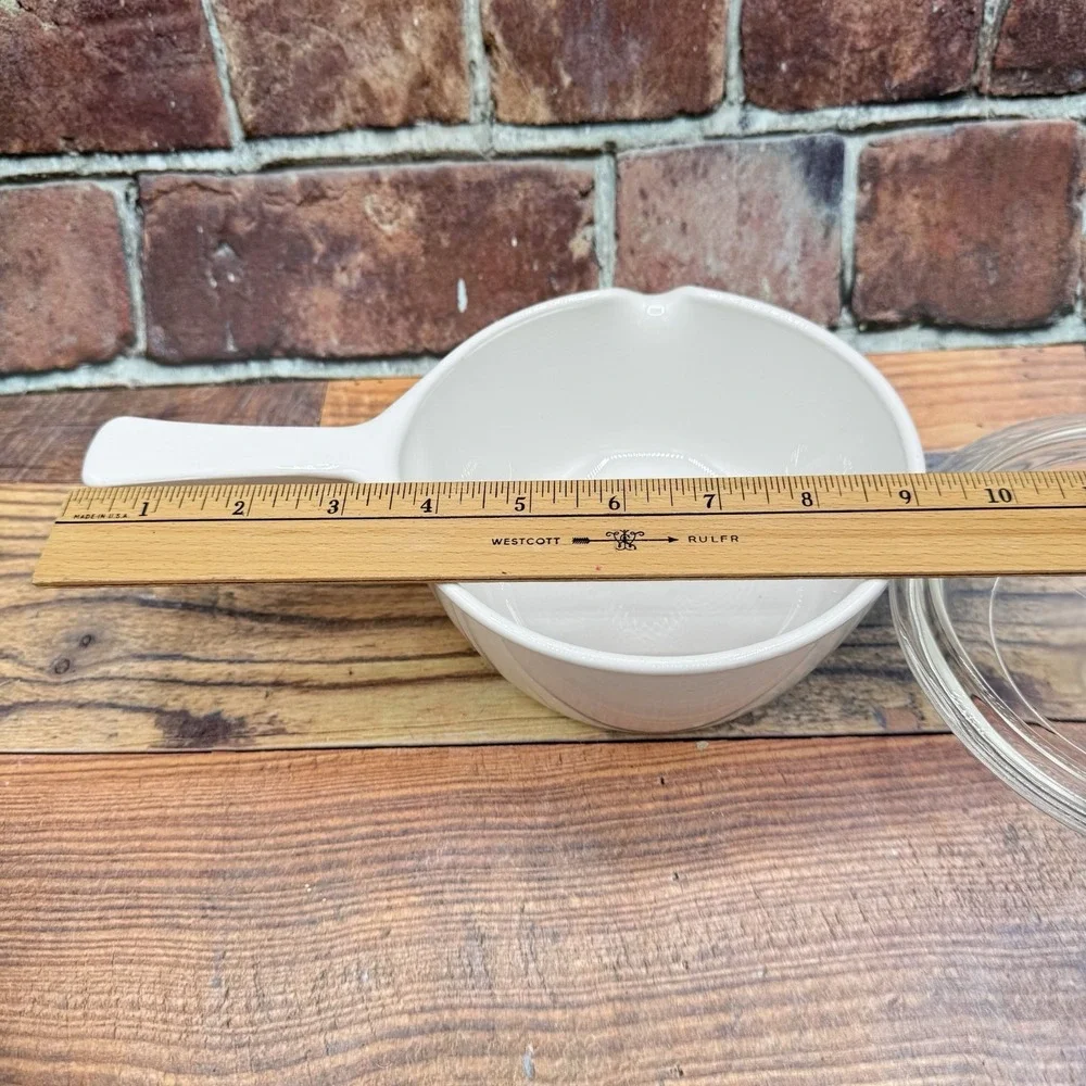 Corning Ware P-89-B White Coupe 2.5 Cup Sauce Pan with Pour Spout & Lid Vintage
